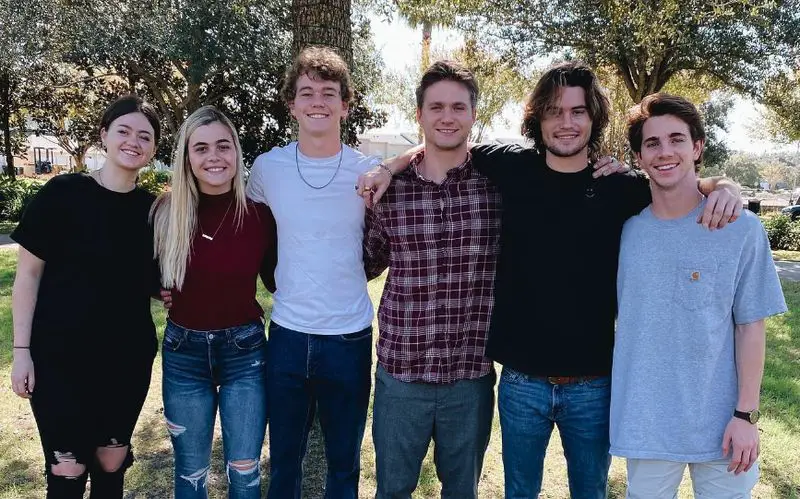 Chase Stokes with his siblings